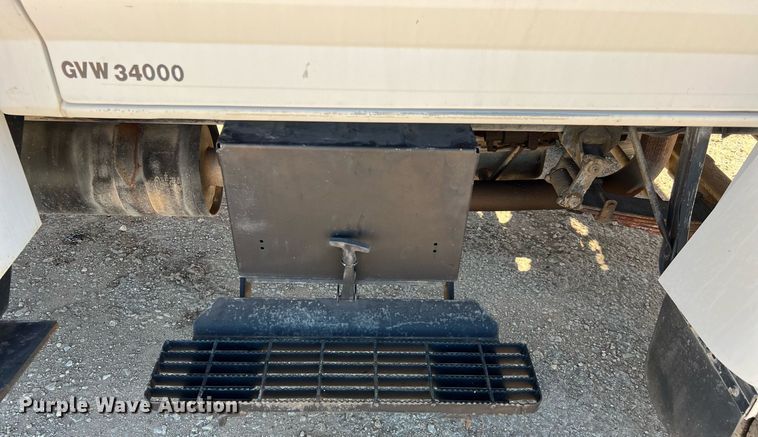 image for item DQ2338 1998 Ford F800  bucket truck