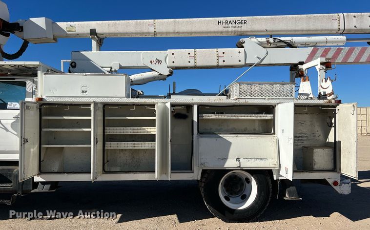 image for item DQ2338 1998 Ford F800  bucket truck