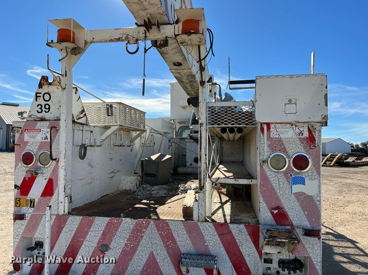 image for item DQ2338 1998 Ford F800  bucket truck