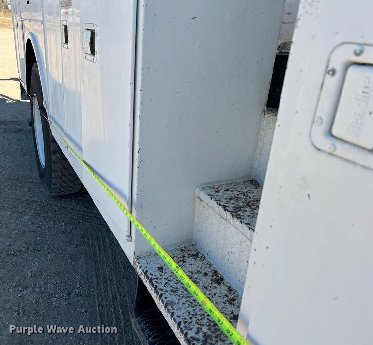 image for item DQ2338 1998 Ford F800  bucket truck