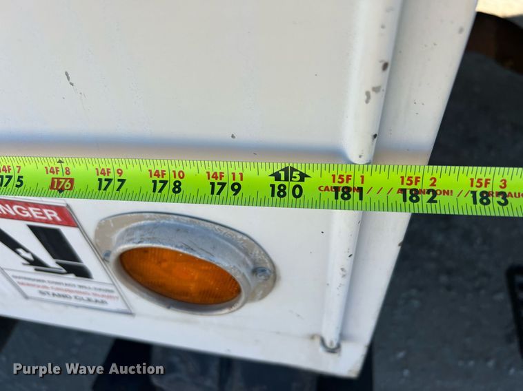 image for item DQ2338 1998 Ford F800  bucket truck