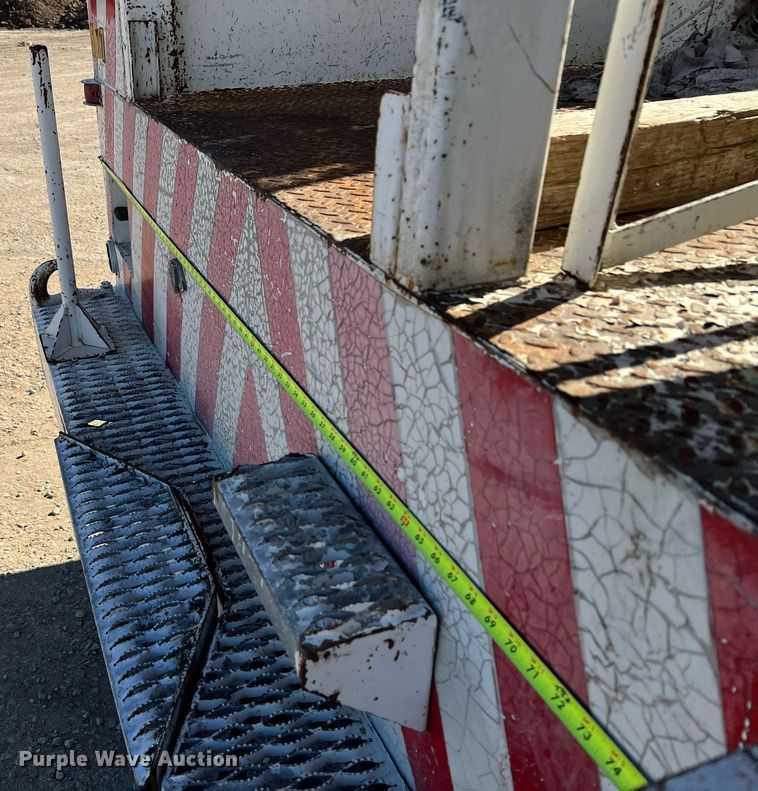 image for item DQ2338 1998 Ford F800  bucket truck