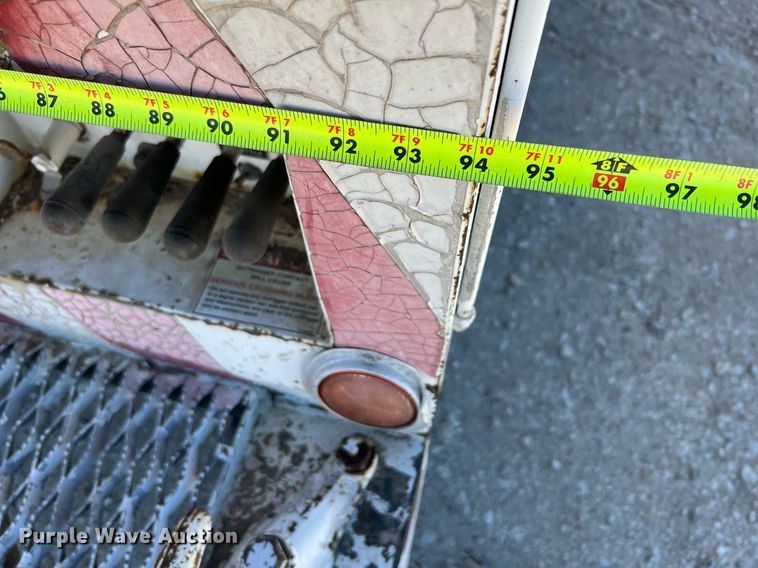 image for item DQ2338 1998 Ford F800  bucket truck