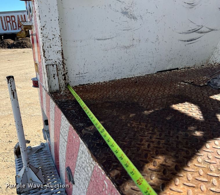 image for item DQ2338 1998 Ford F800  bucket truck