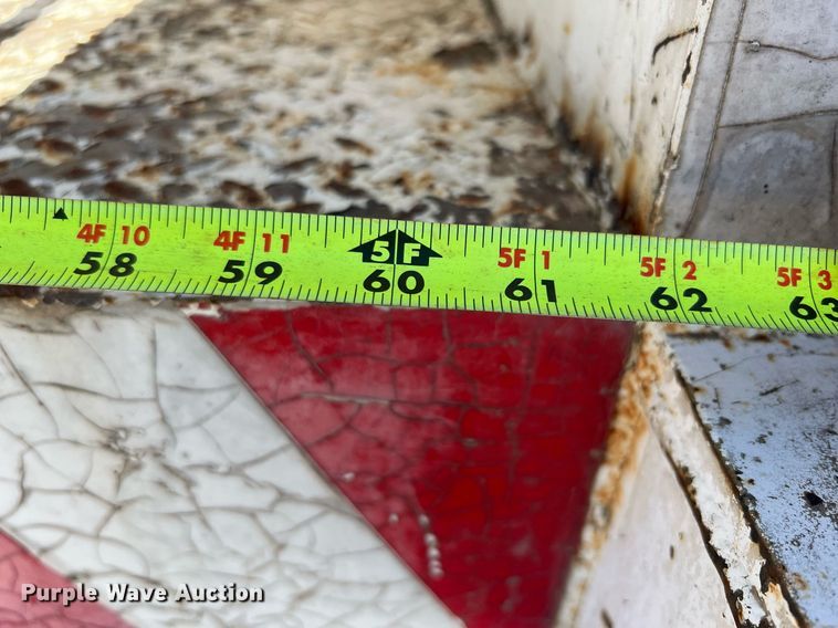 image for item DQ2338 1998 Ford F800  bucket truck