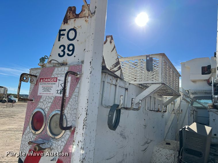 image for item DQ2338 1998 Ford F800  bucket truck