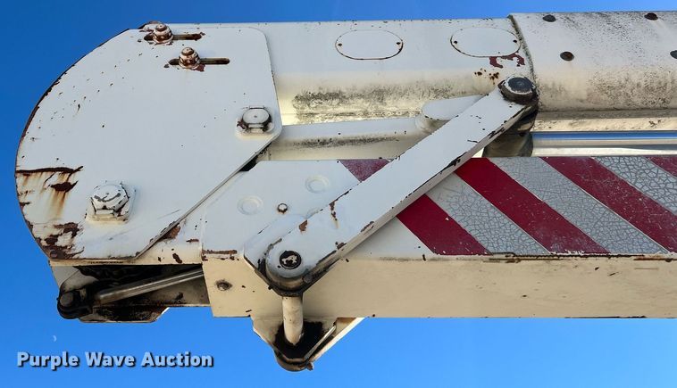 image for item DQ2338 1998 Ford F800  bucket truck