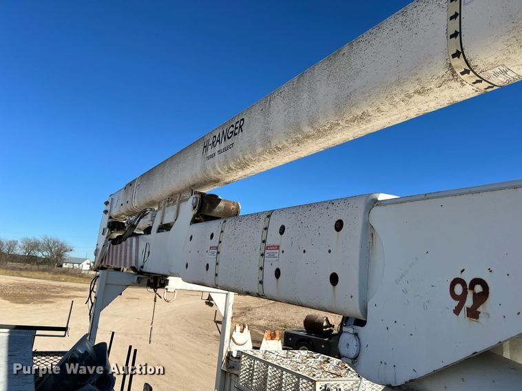 image for item DQ2338 1998 Ford F800  bucket truck