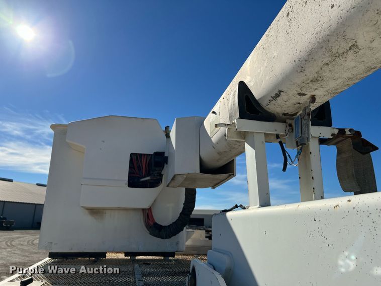 image for item DQ2338 1998 Ford F800  bucket truck