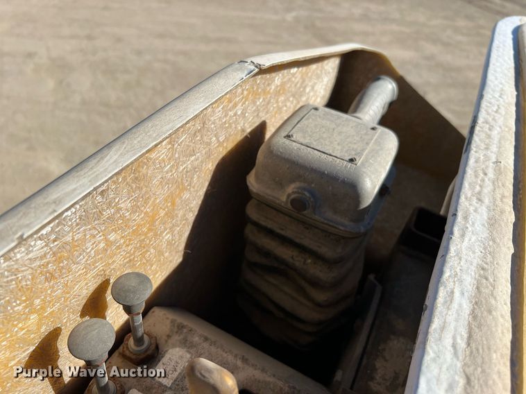 image for item DQ2338 1998 Ford F800  bucket truck