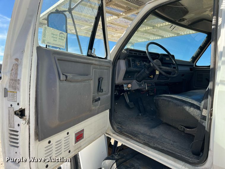 image for item DQ2338 1998 Ford F800  bucket truck