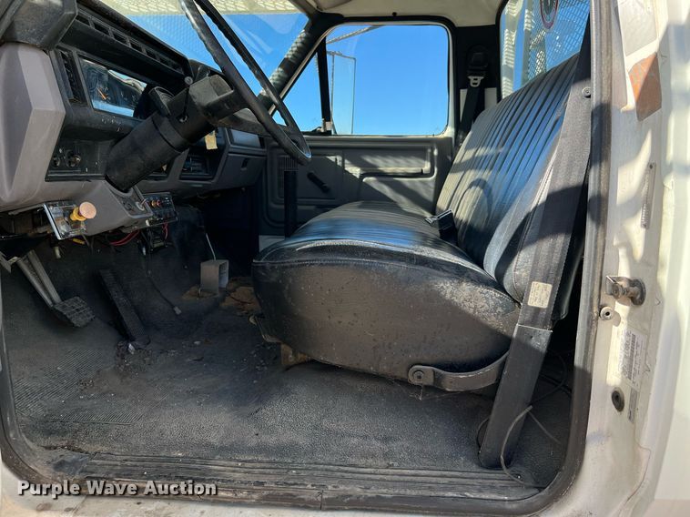 image for item DQ2338 1998 Ford F800  bucket truck