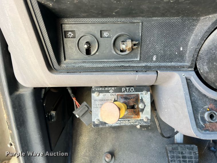 image for item DQ2338 1998 Ford F800  bucket truck