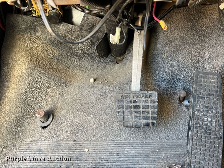 image for item DQ2338 1998 Ford F800  bucket truck