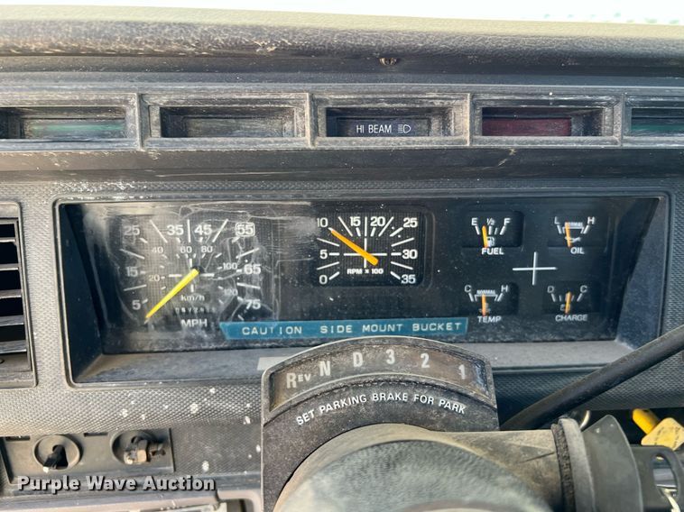 image for item DQ2338 1998 Ford F800  bucket truck