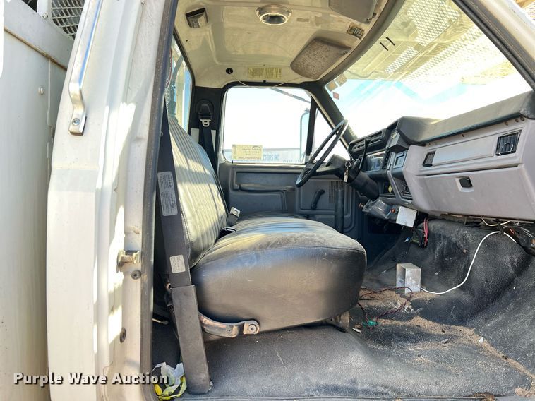 image for item DQ2338 1998 Ford F800  bucket truck