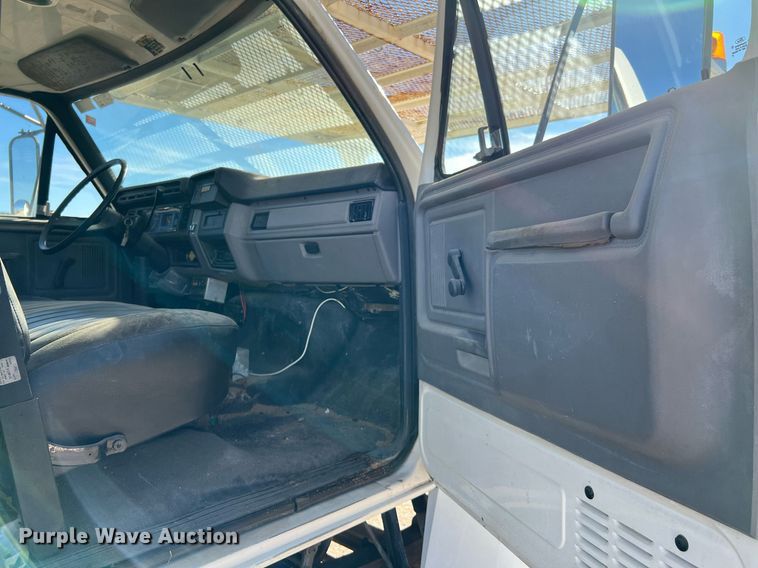 image for item DQ2338 1998 Ford F800  bucket truck