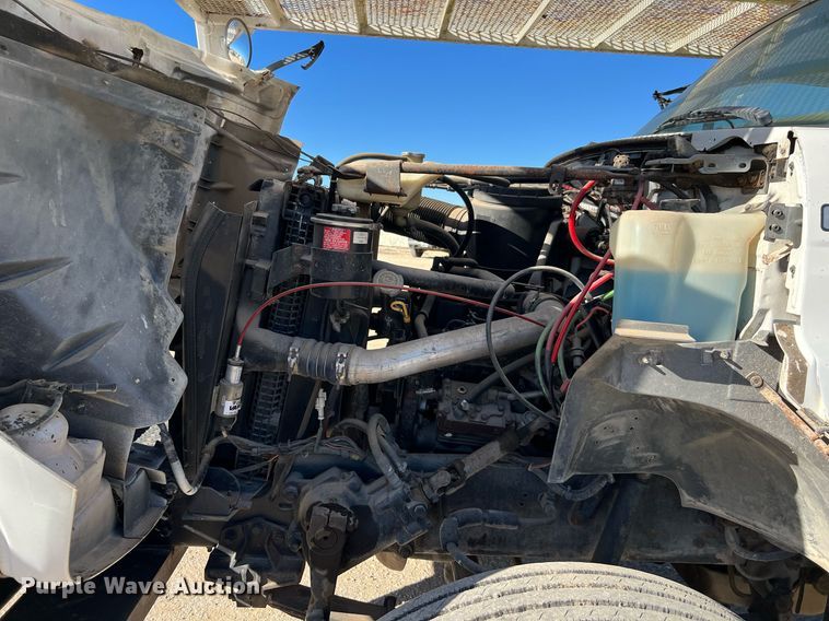 image for item DQ2338 1998 Ford F800  bucket truck