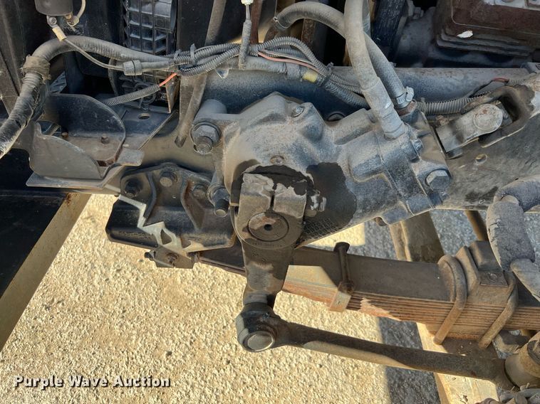 image for item DQ2338 1998 Ford F800  bucket truck