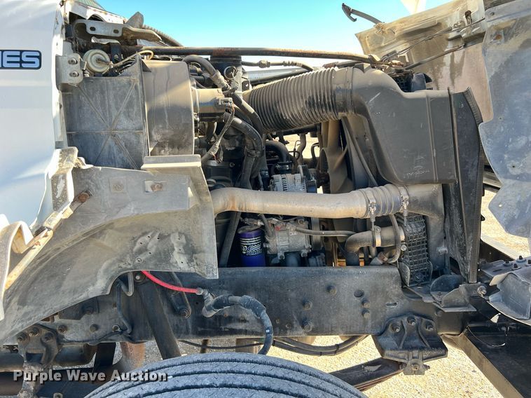 image for item DQ2338 1998 Ford F800  bucket truck