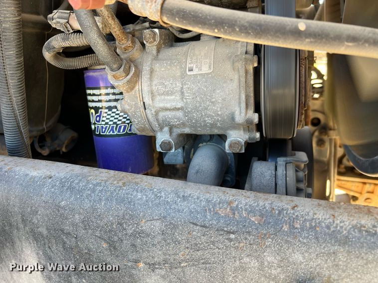 image for item DQ2338 1998 Ford F800  bucket truck