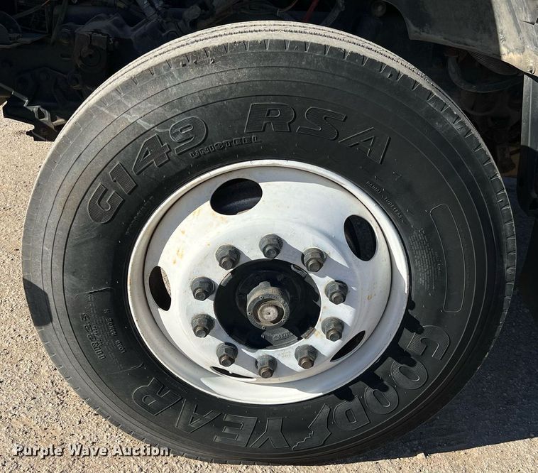 image for item DQ2338 1998 Ford F800  bucket truck