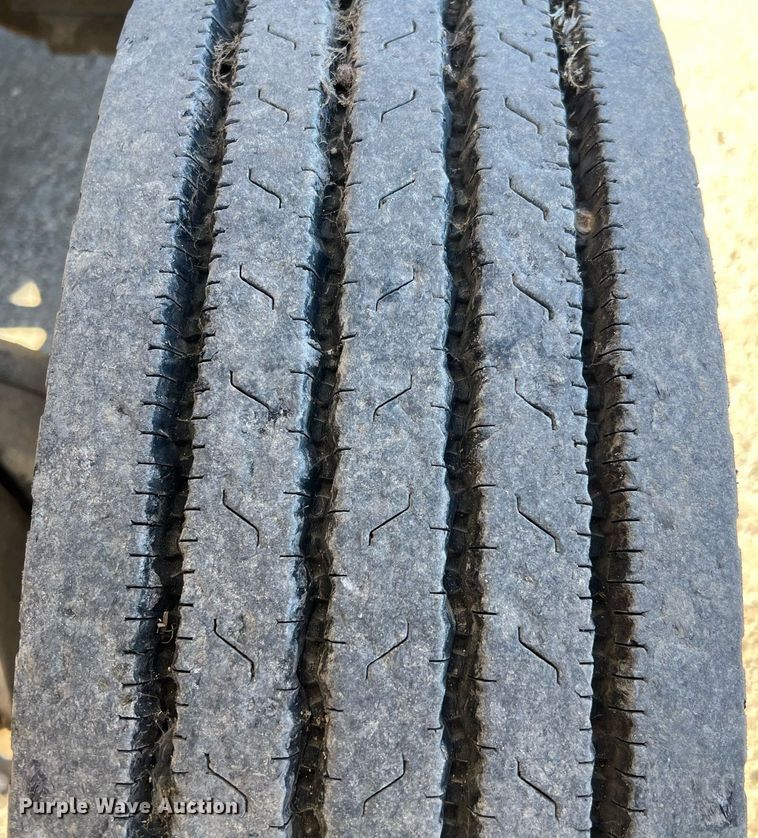 image for item DQ2338 1998 Ford F800  bucket truck