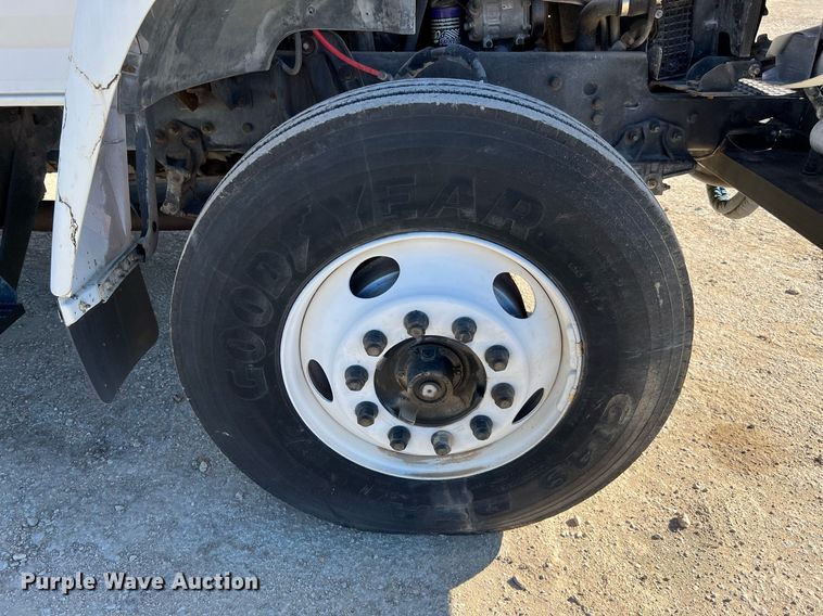 image for item DQ2338 1998 Ford F800  bucket truck