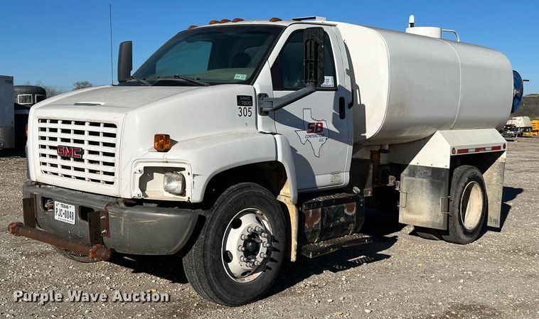 image for item DQ2339 2005 GMC C7500  water truck