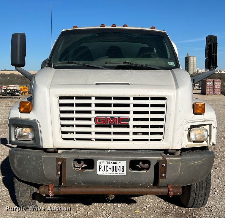 image for item DQ2339 2005 GMC C7500  water truck
