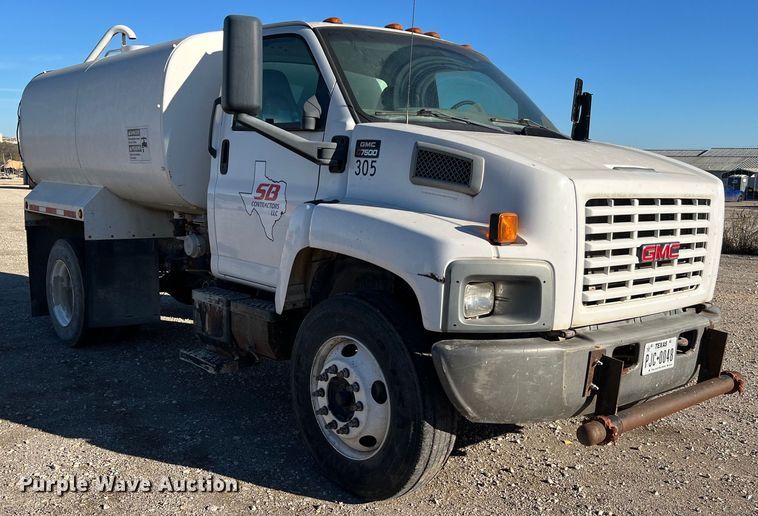 image for item DQ2339 2005 GMC C7500  water truck