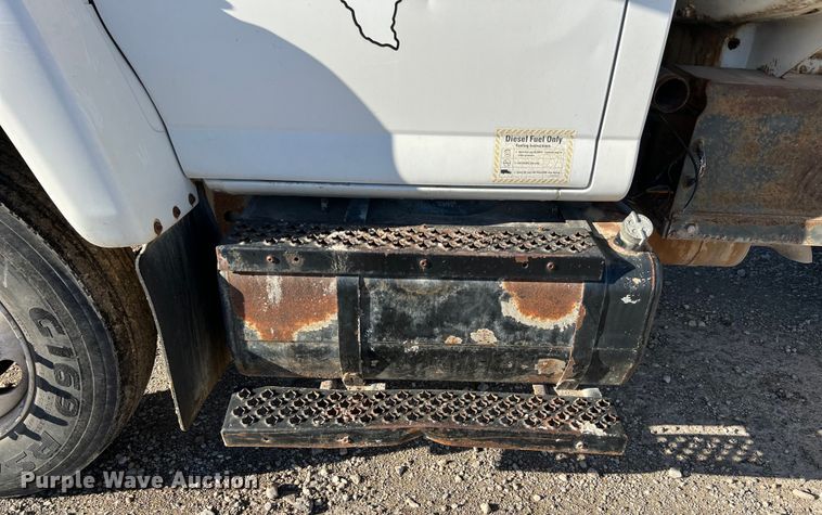 image for item DQ2339 2005 GMC C7500  water truck