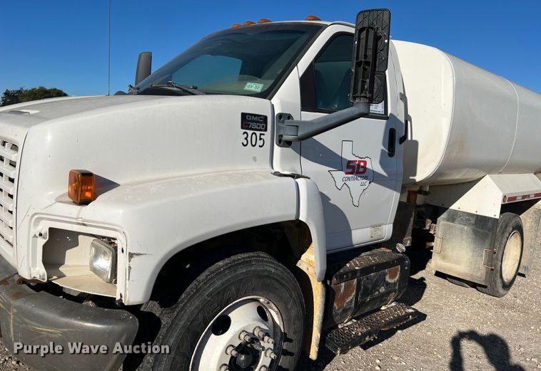 image for item DQ2339 2005 GMC C7500  water truck