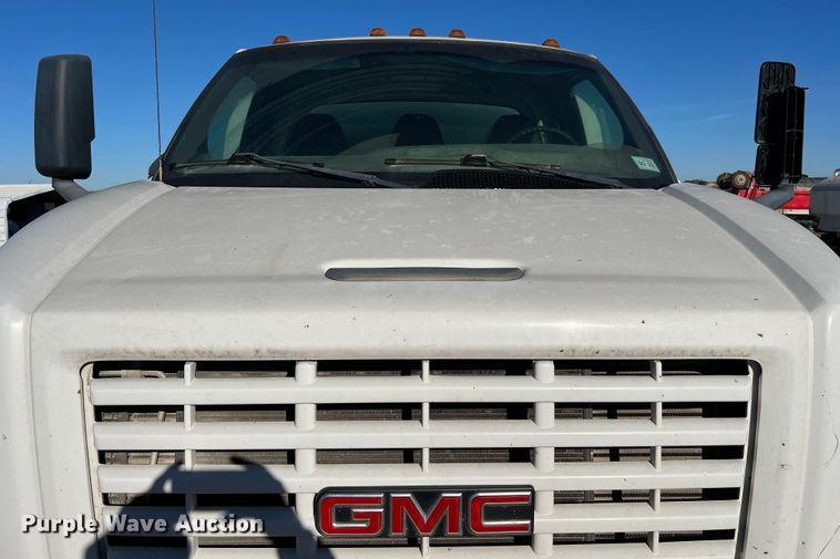 image for item DQ2339 2005 GMC C7500  water truck