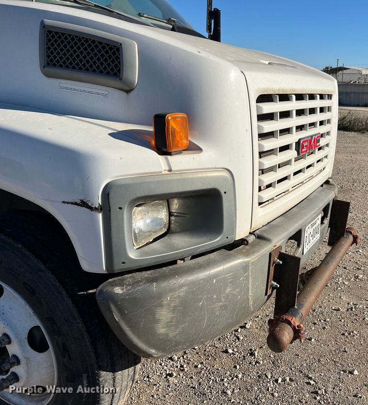 image for item DQ2339 2005 GMC C7500  water truck