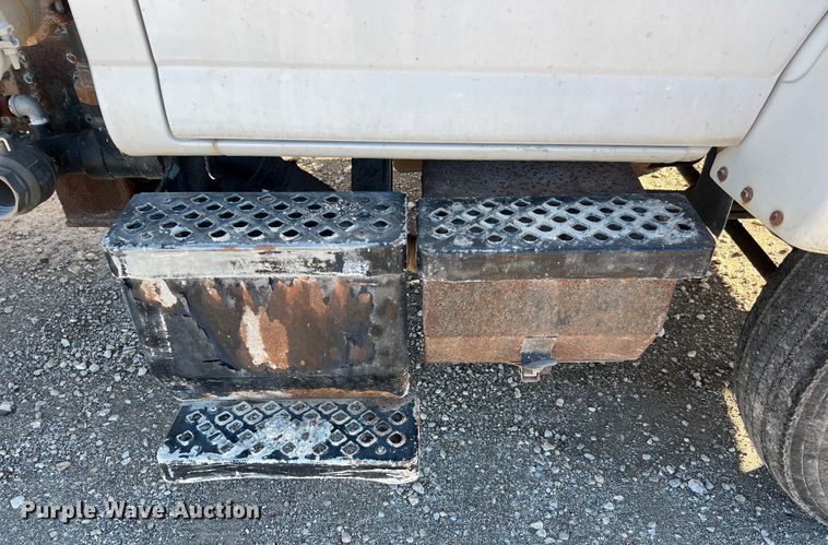 image for item DQ2339 2005 GMC C7500  water truck