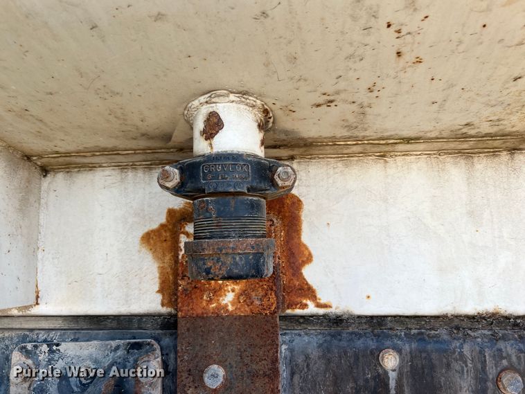 image for item DQ2339 2005 GMC C7500  water truck