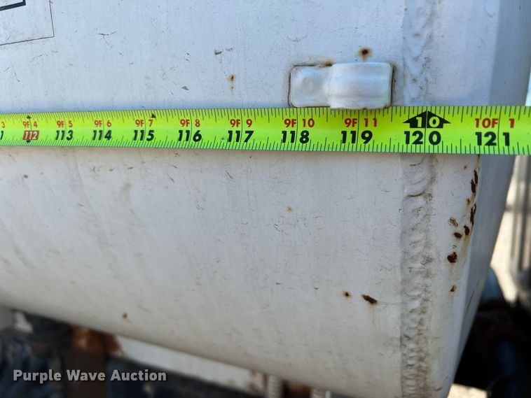 image for item DQ2339 2005 GMC C7500  water truck