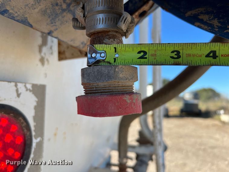 image for item DQ2339 2005 GMC C7500  water truck