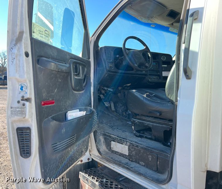 image for item DQ2339 2005 GMC C7500  water truck