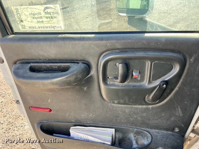 image for item DQ2339 2005 GMC C7500  water truck