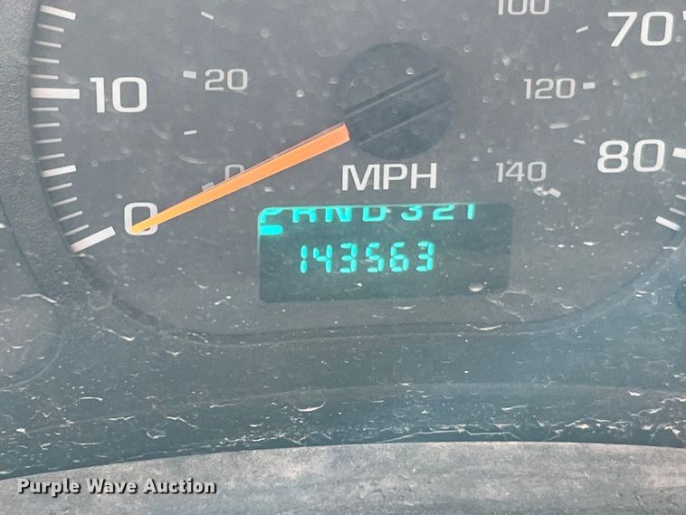 image for item DQ2339 2005 GMC C7500  water truck