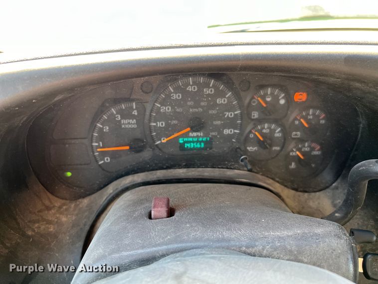 image for item DQ2339 2005 GMC C7500  water truck