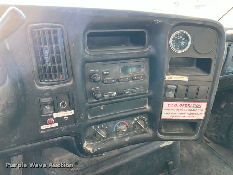 image for item DQ2339 2005 GMC C7500  water truck