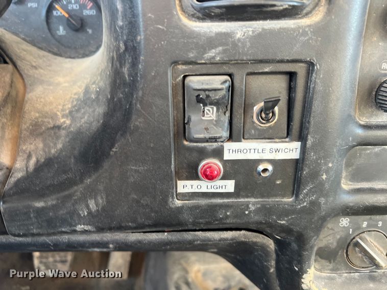 image for item DQ2339 2005 GMC C7500  water truck