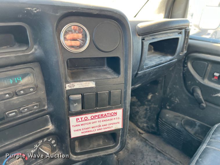 image for item DQ2339 2005 GMC C7500  water truck