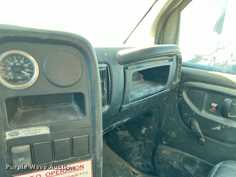 image for item DQ2339 2005 GMC C7500  water truck