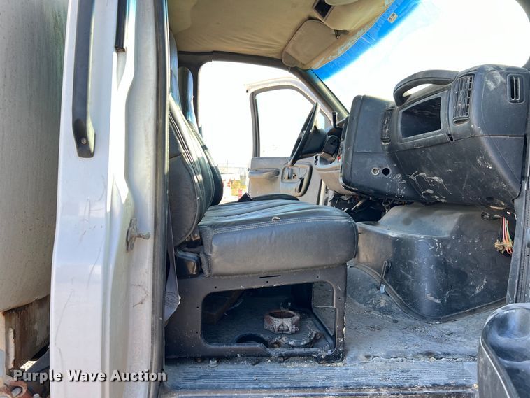 image for item DQ2339 2005 GMC C7500  water truck