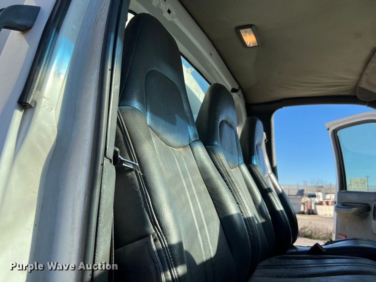 image for item DQ2339 2005 GMC C7500  water truck