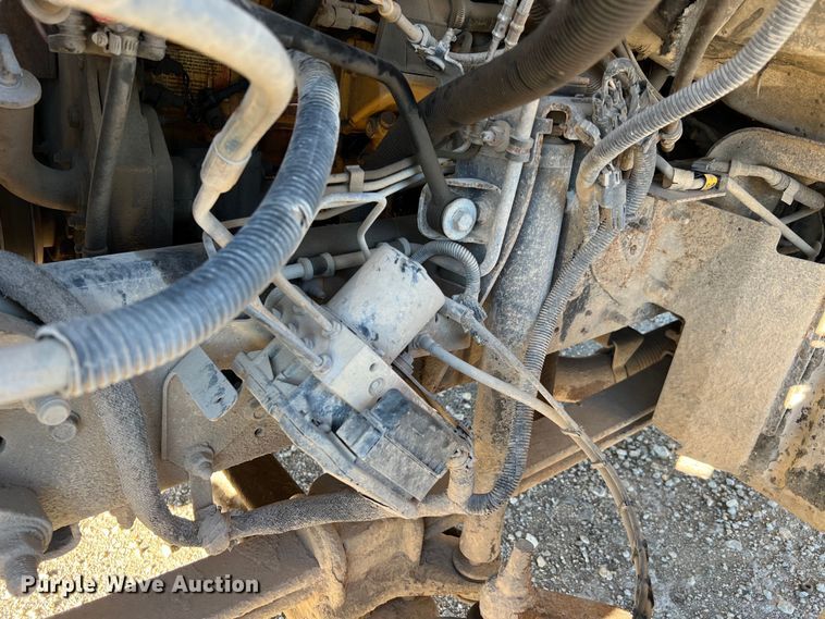 image for item DQ2339 2005 GMC C7500  water truck